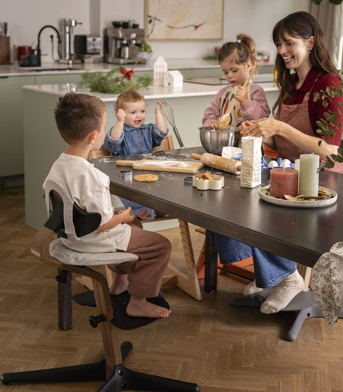 Nomi Syöttötuoli, useita eri värejä, Stokke